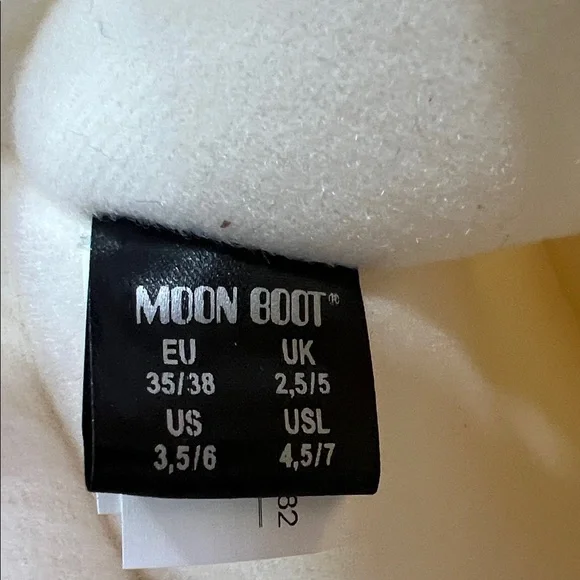 Moon Boot Women's Beige Winter Boots - Picture 7 of 7